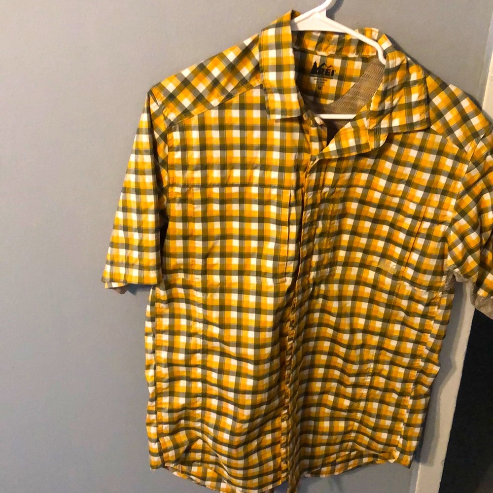Rei short sleeved button up shirt